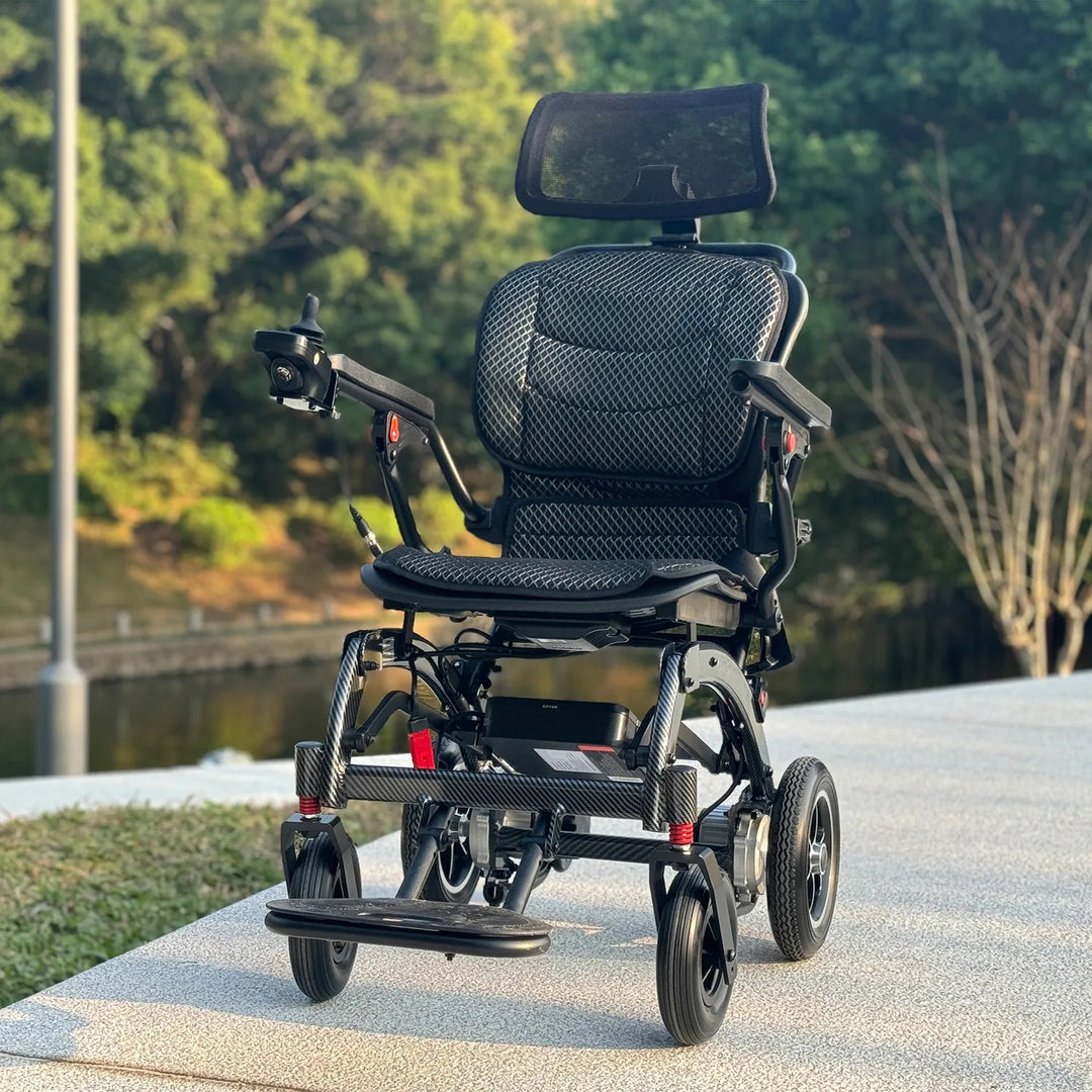 Powerful Lithium Rechargeable Controlled Lightweight 17.5kg Elderly Electric Wheelchair Brushless Motor Health Care Wheelchair