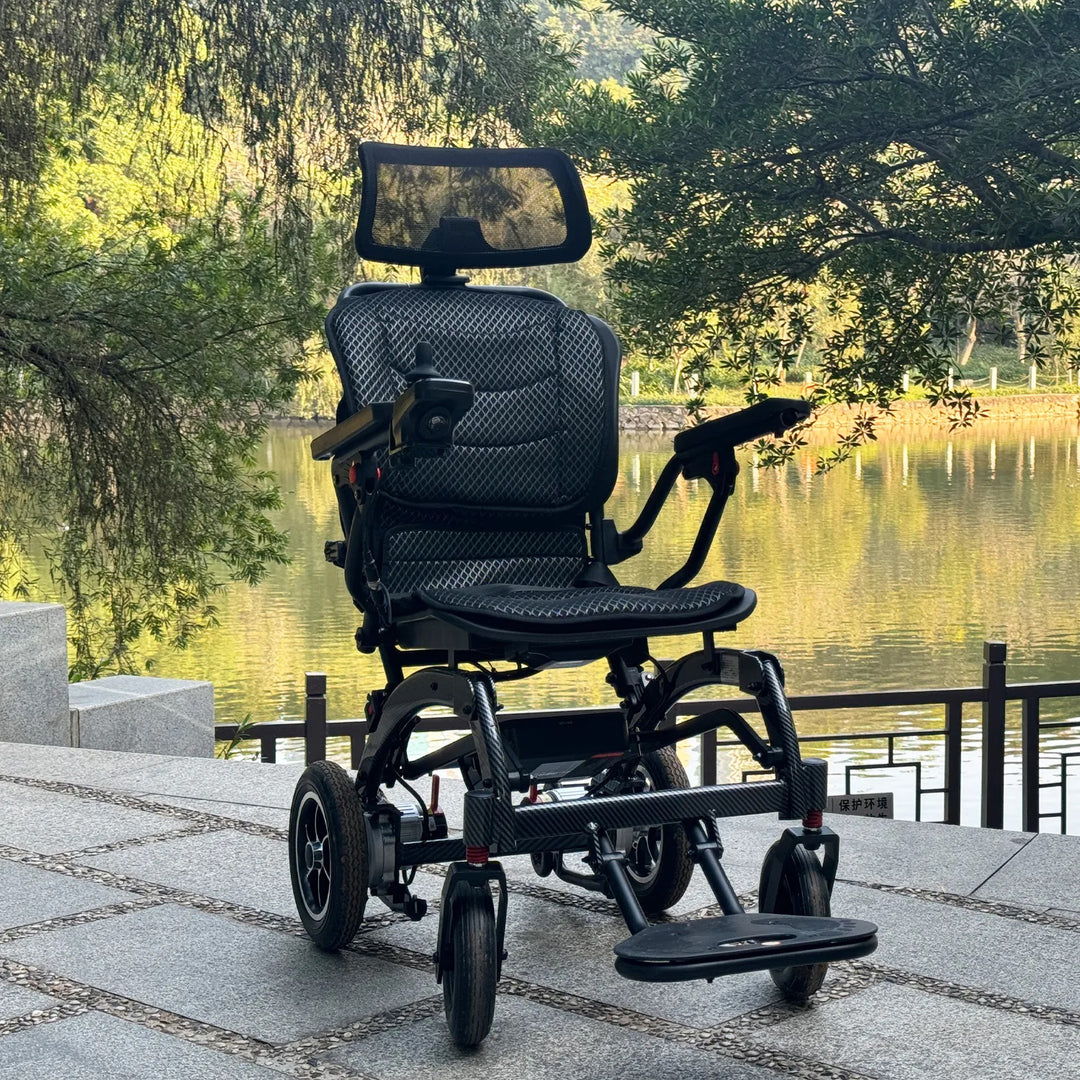Powerful Lithium Rechargeable Controlled Lightweight 17.5kg Elderly Electric Wheelchair Brushless Motor Health Care Wheelchair